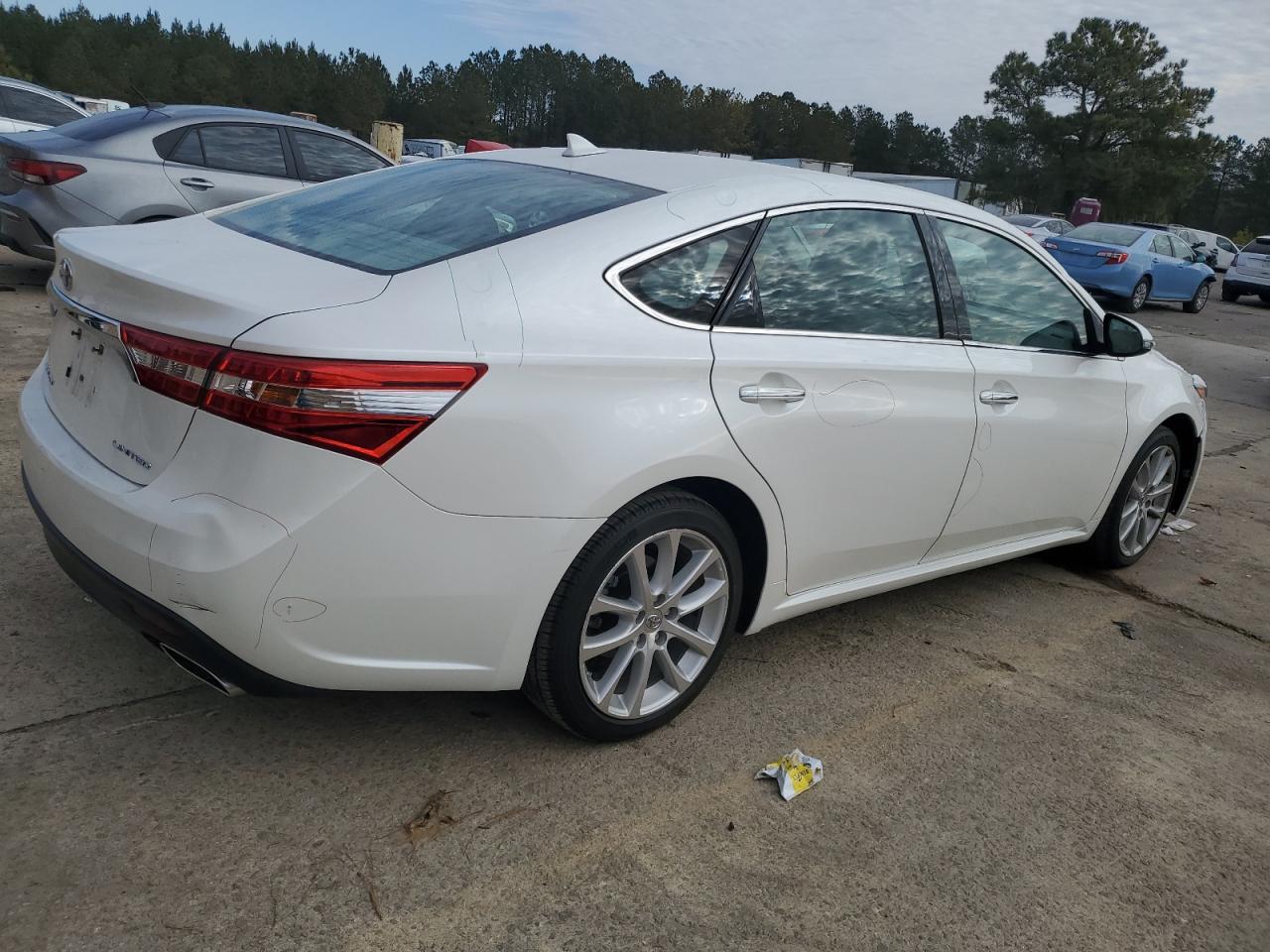 2013 Toyota Avalon - Image 3