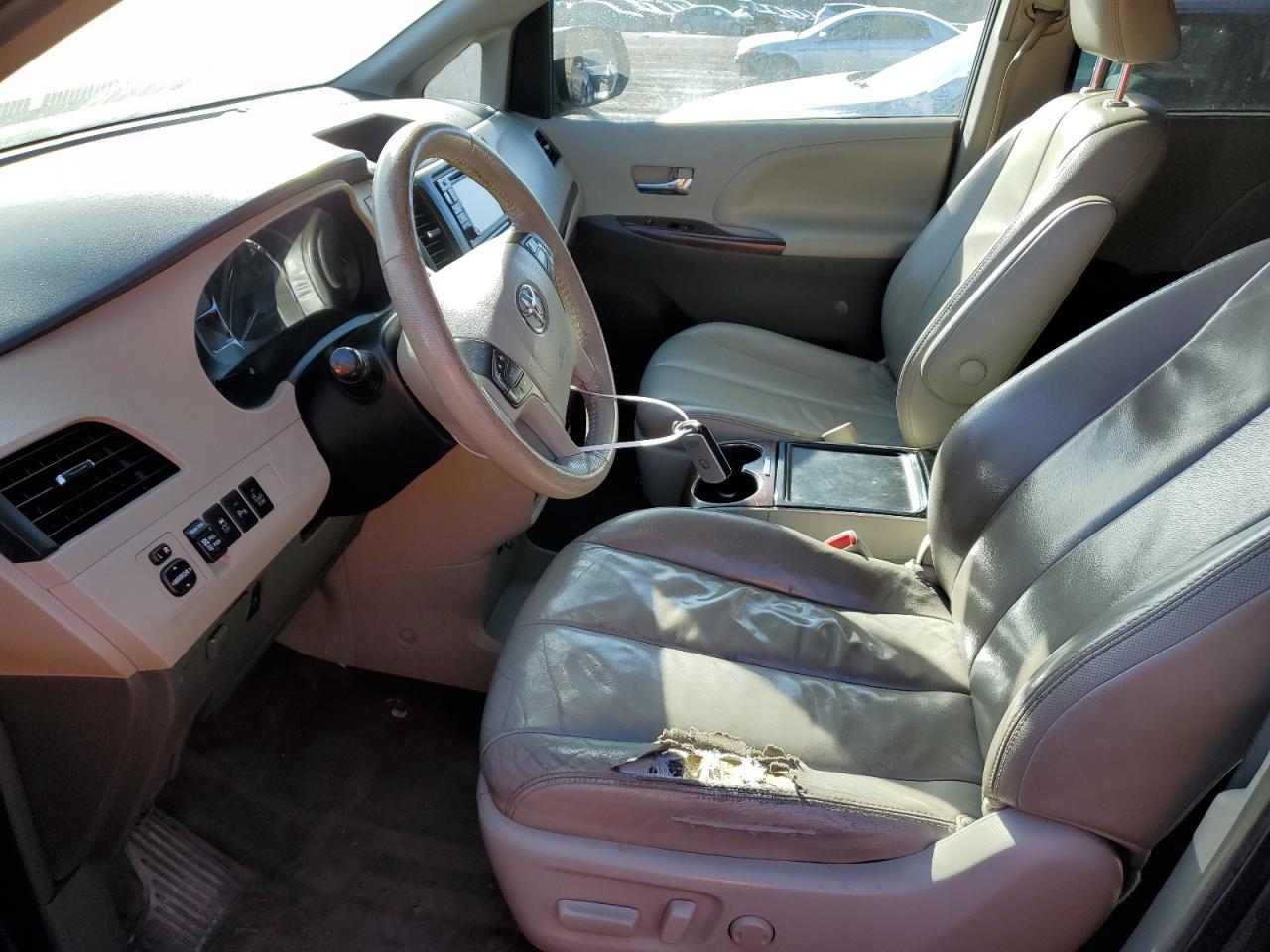2013 Toyota Sienna - Image 7