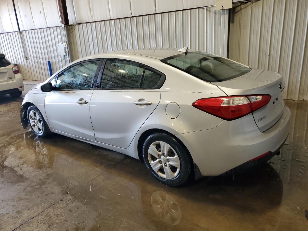 VIN KNAFK4A60F5337727 2015 KIA FORTE no.2