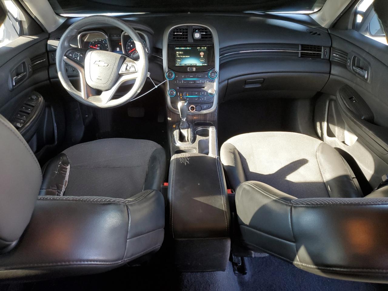 2016 Chevrolet Malibu - Image 8