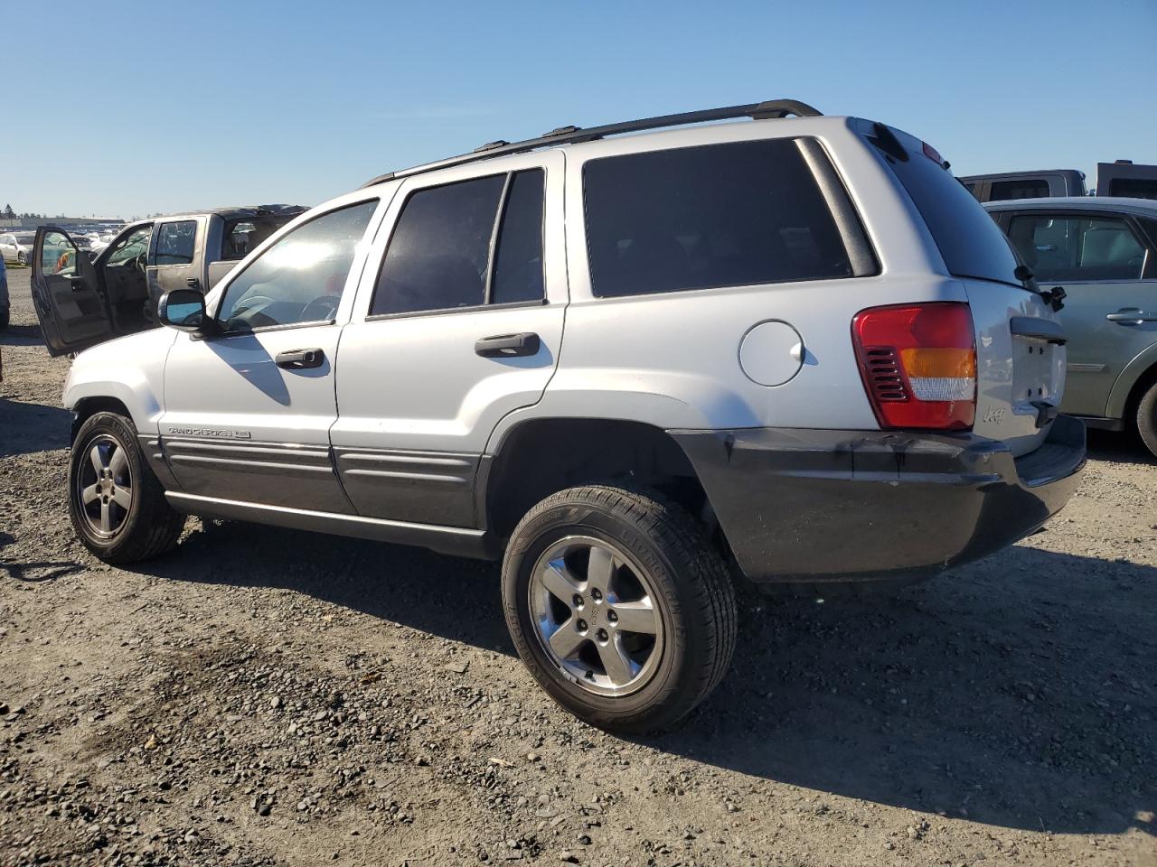 2004 Jeep Grand Cherokee - Image 2
