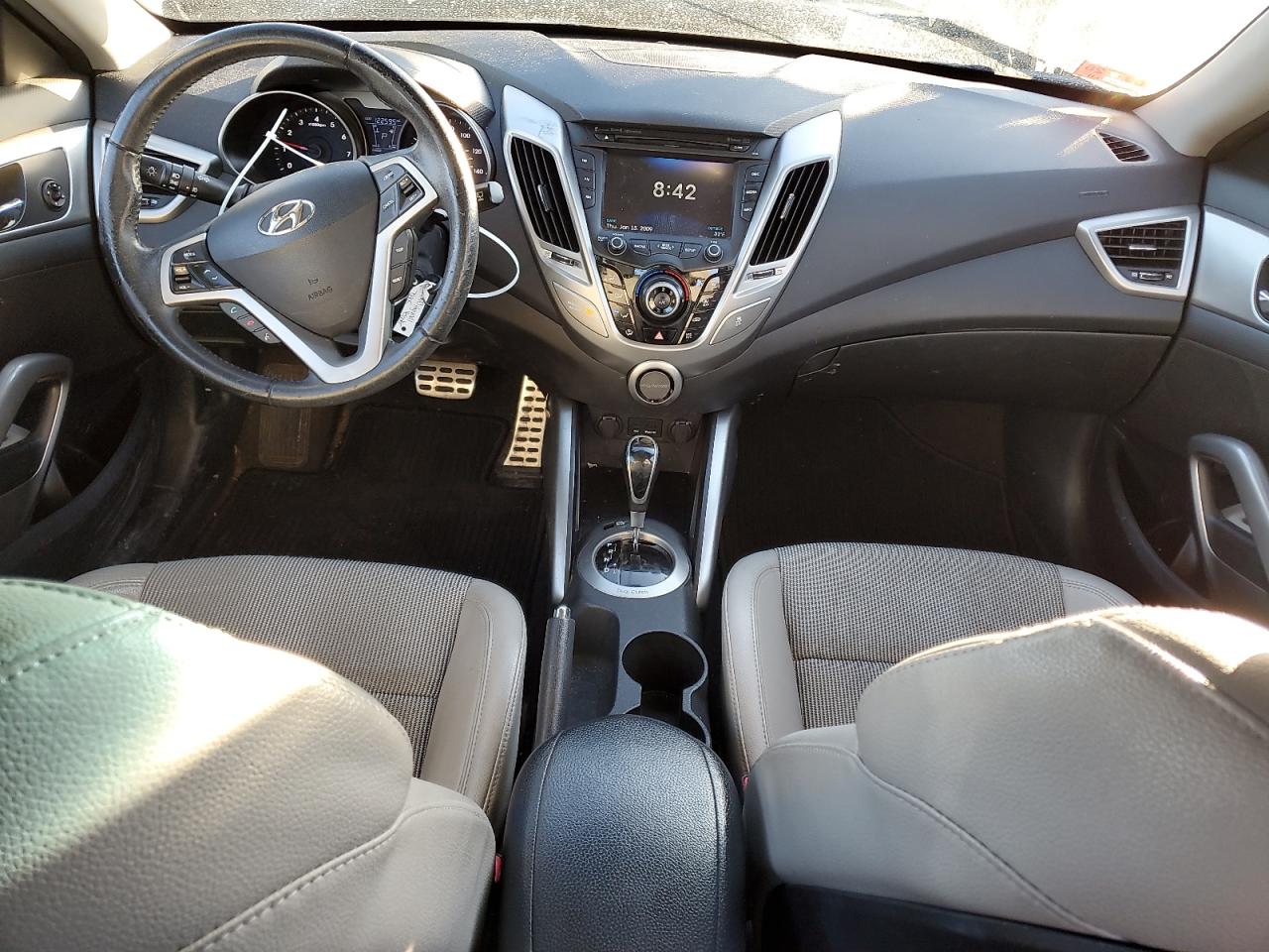 2013 Hyundai Veloster - Image 8