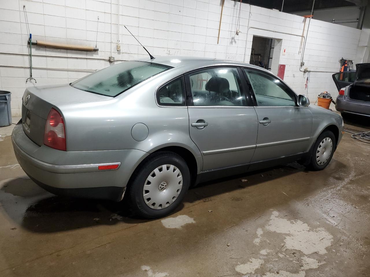 2004 Volkswagen Passat - Image 3