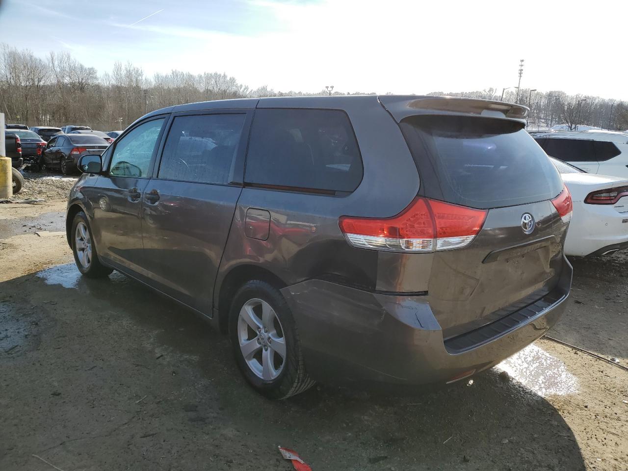 2012 Toyota Sienna - Image 2