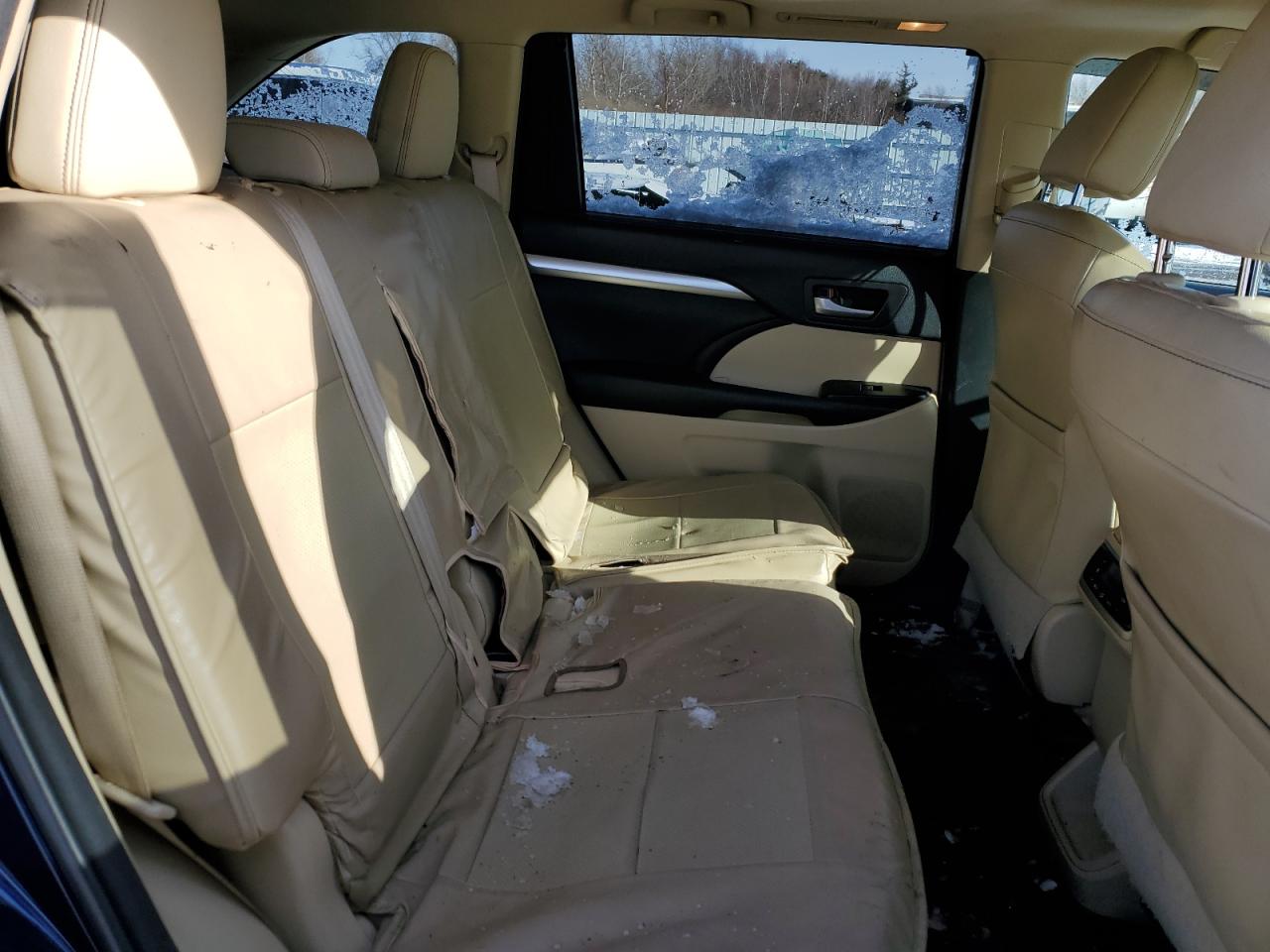 2015 Toyota Highlander - Image 11