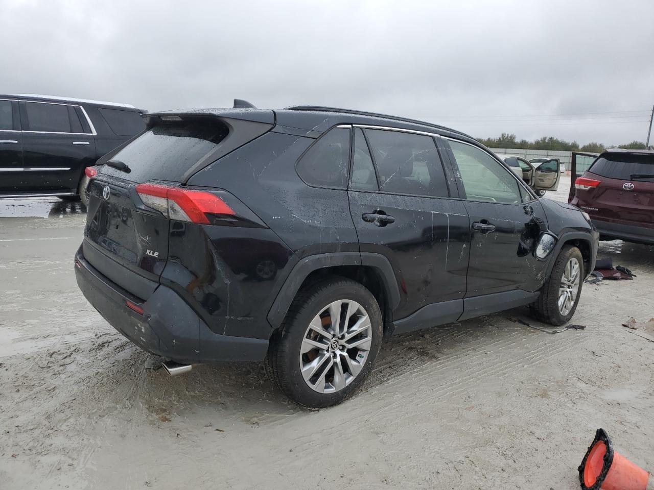 2019 Toyota RAV 4 - Image 3