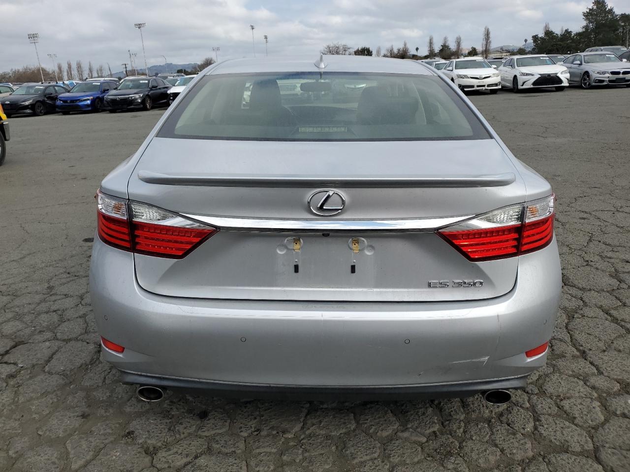 2015 Lexus ES - Image 6