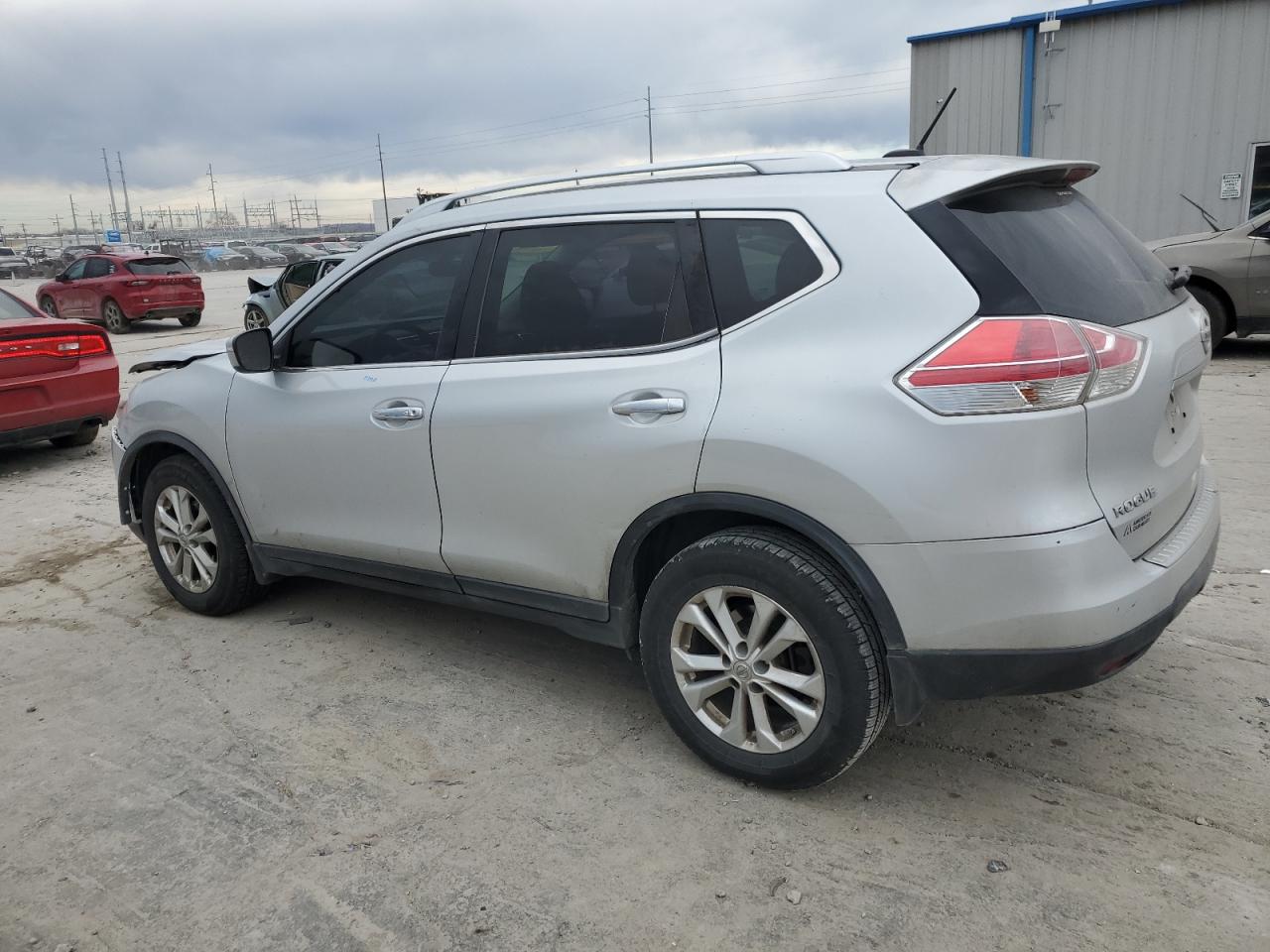 2015 Nissan Rogue - Image 2