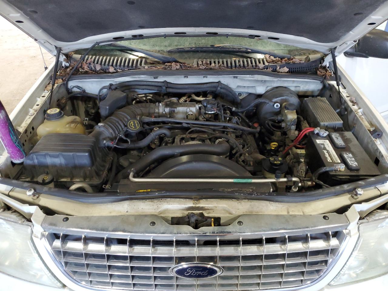 2004 Ford Explorer - Image 12