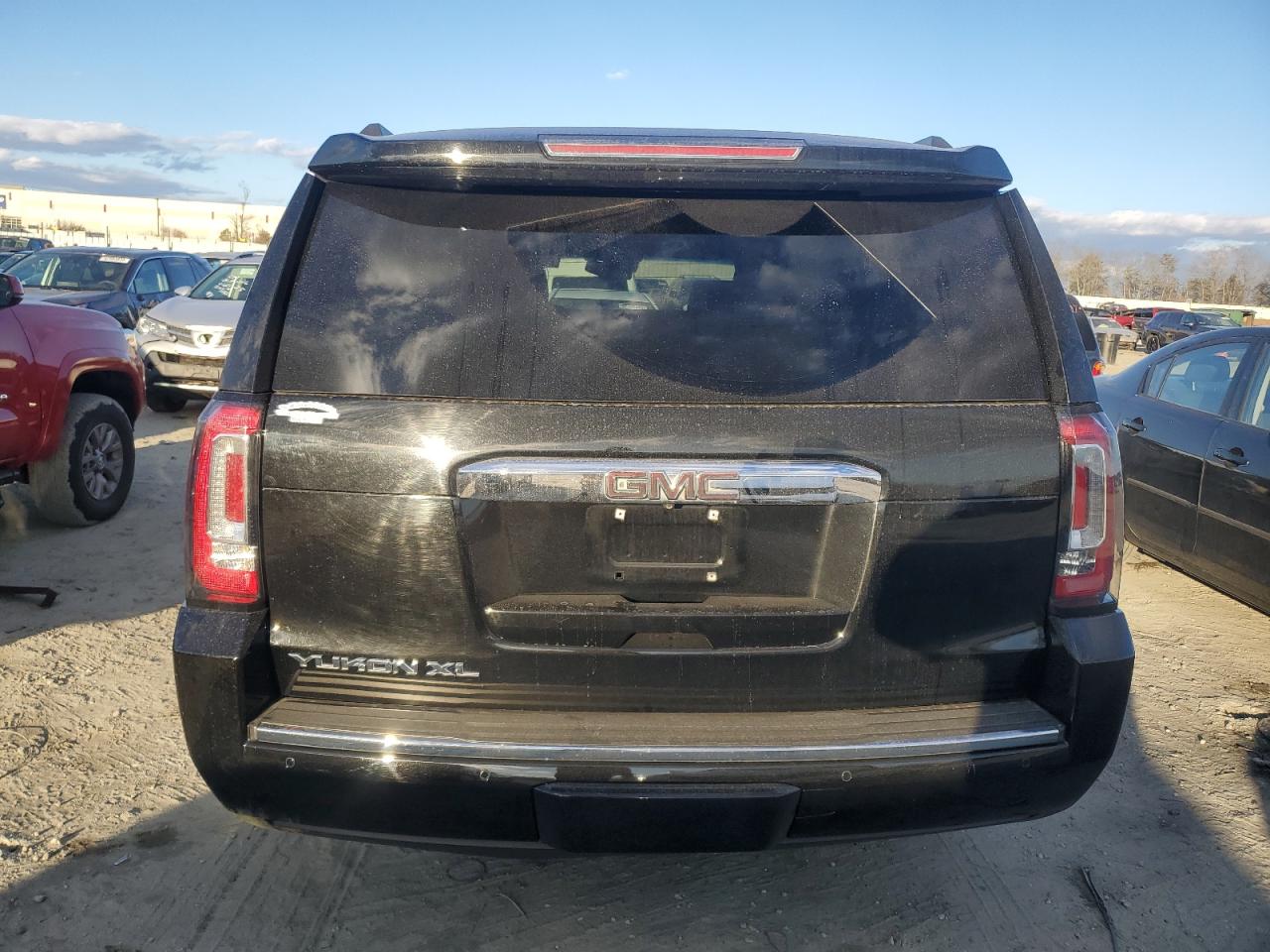 2015 GMC Yukon - Image 6
