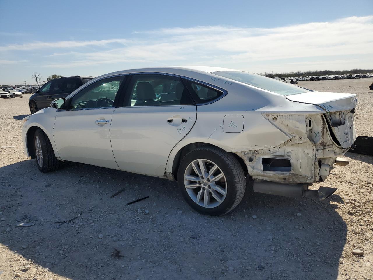 2014 Toyota Avalon - Image 2