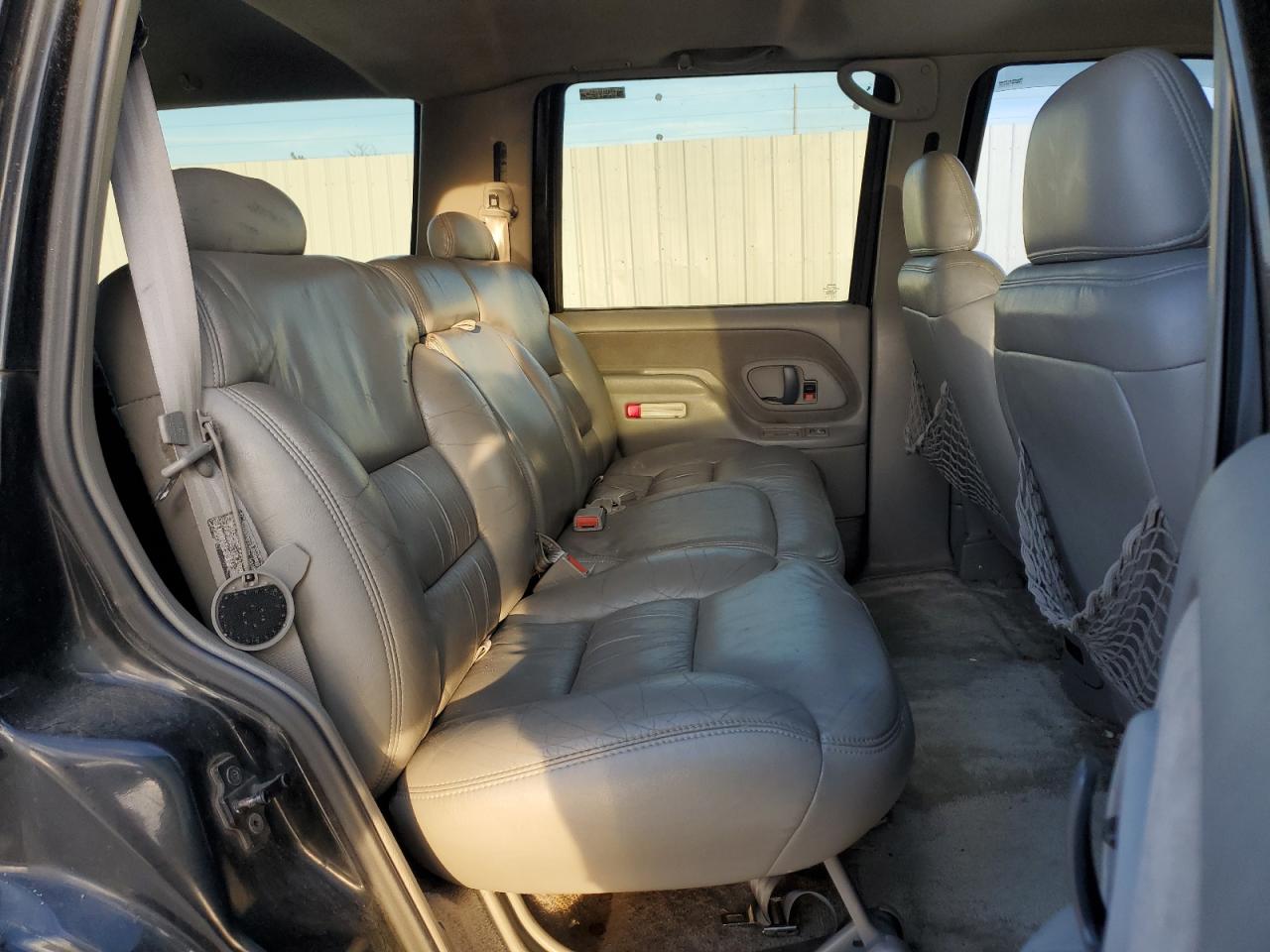 1998 Chevrolet Tahoe - Image 11