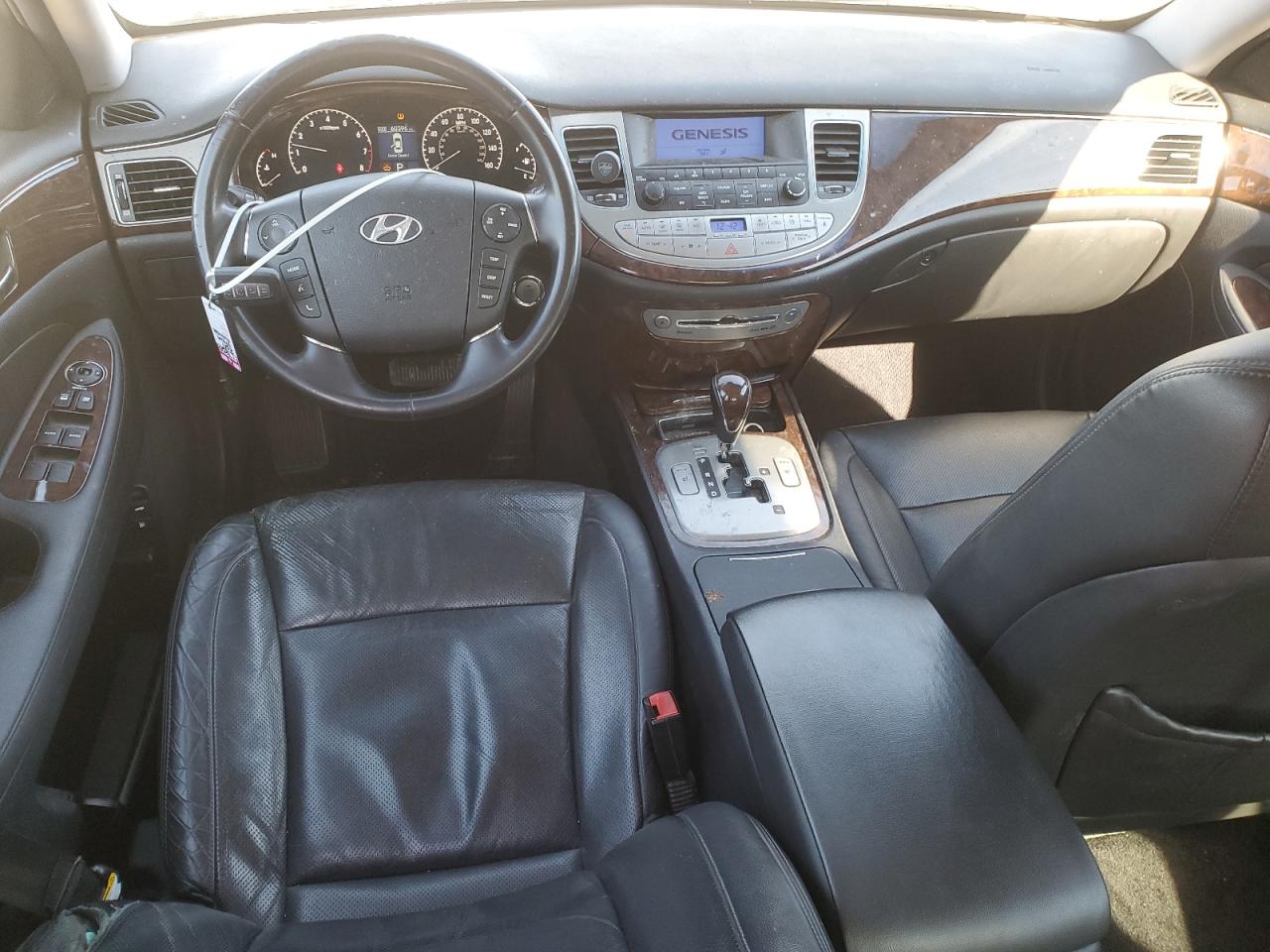 2011 Hyundai Genesis - Image 8