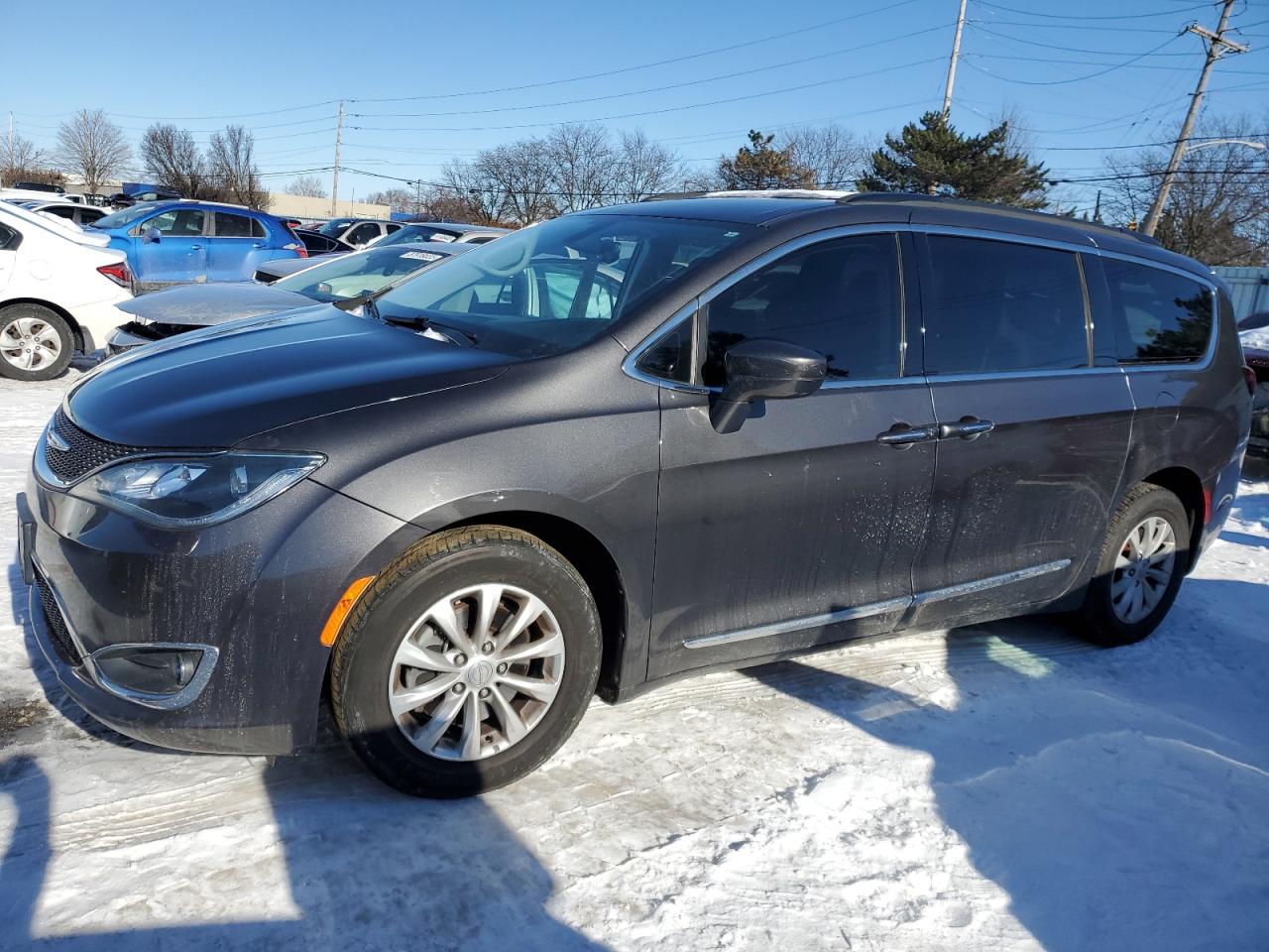 2017 Chrysler Pacifica - Image 1