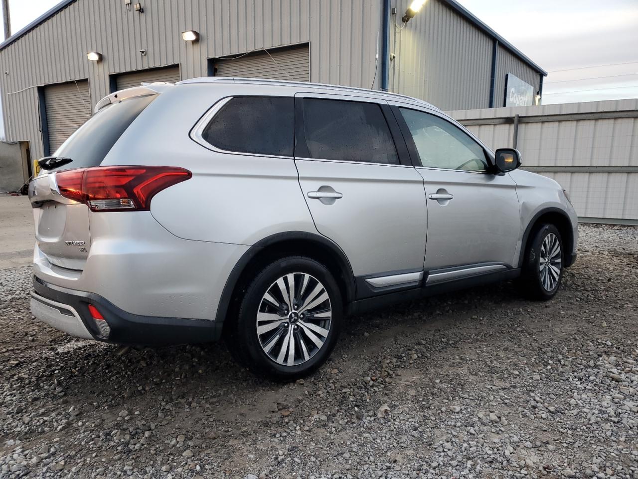 2019 Mitsubishi Outlander - Image 3