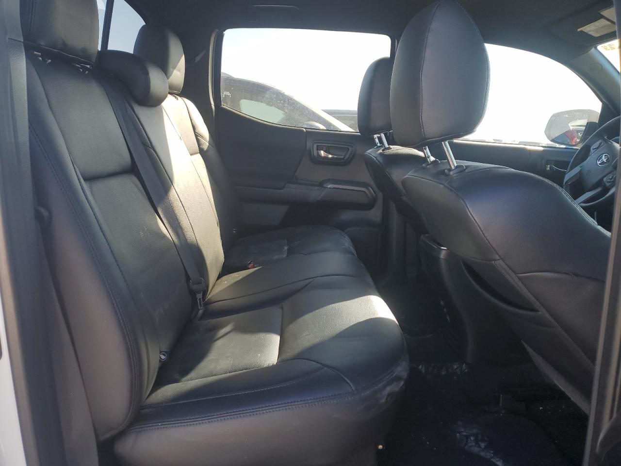 2017 Toyota Tacoma - Image 10