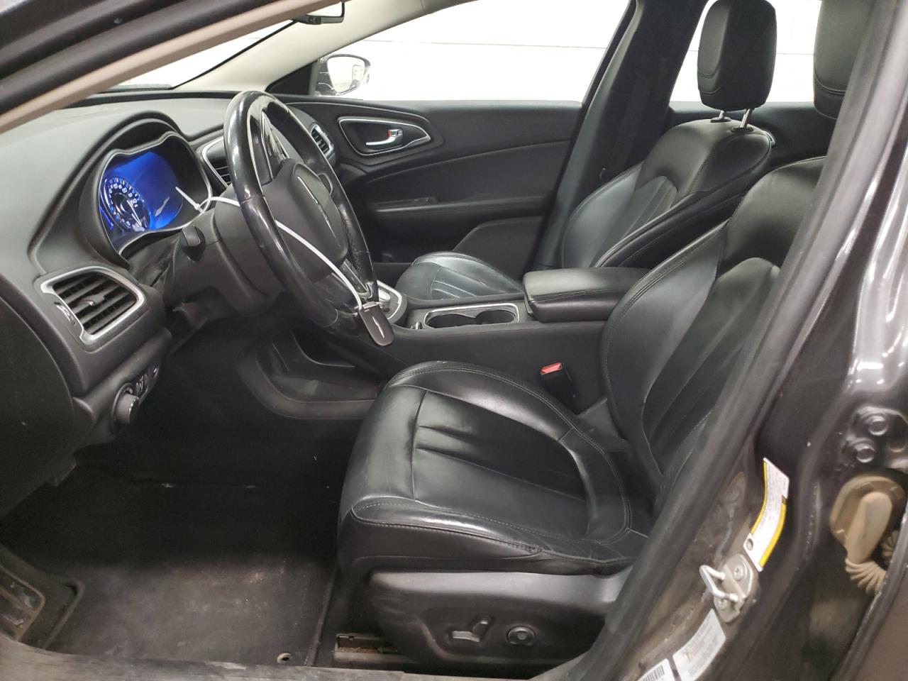 2016 Chrysler 200 - Image 7