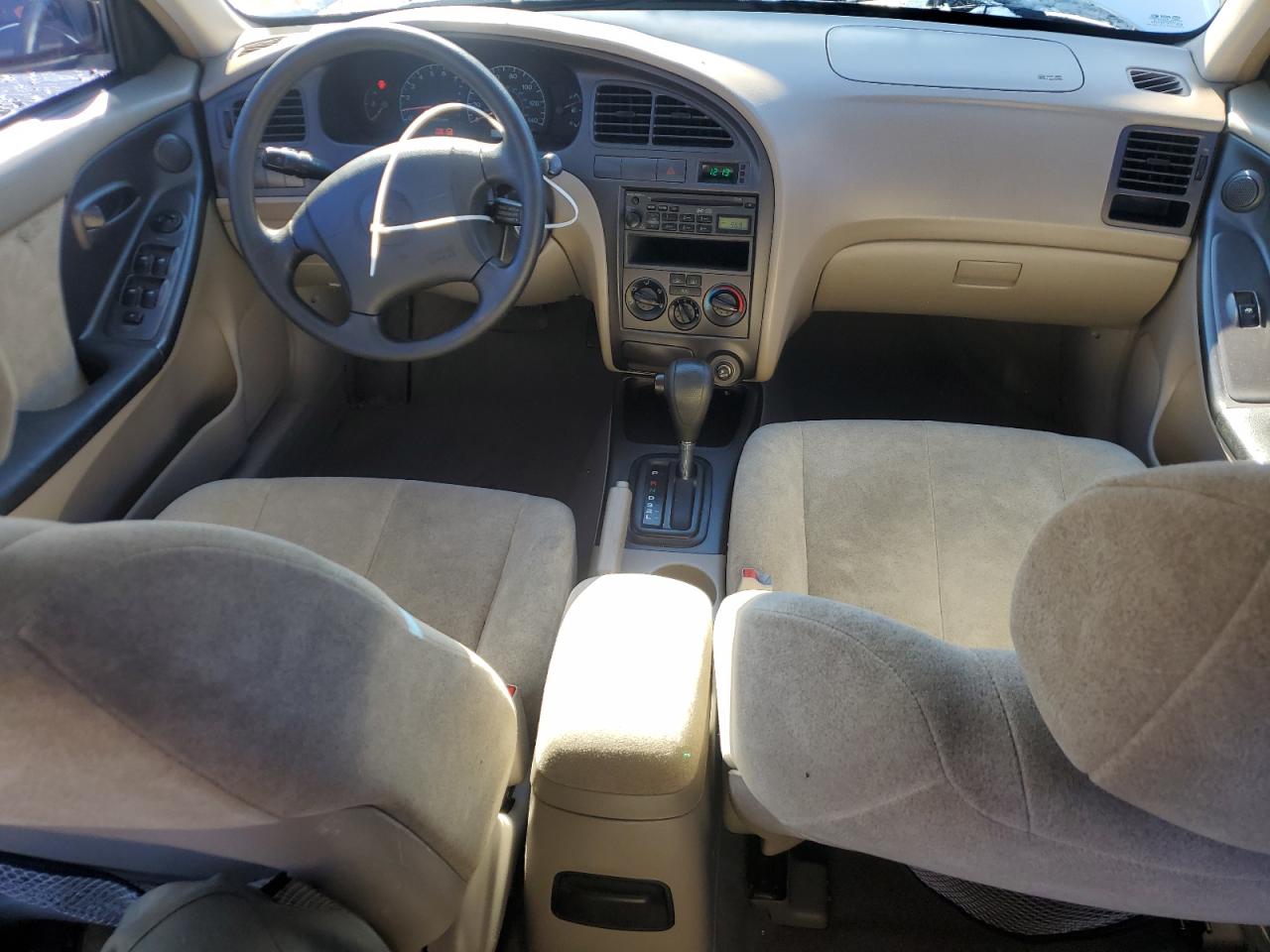 2002 Hyundai Elantra - Image 8