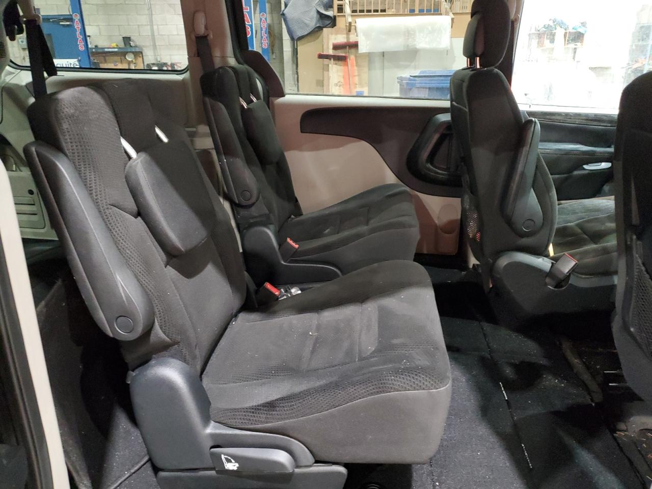 2017 Dodge Caravan - Image 11