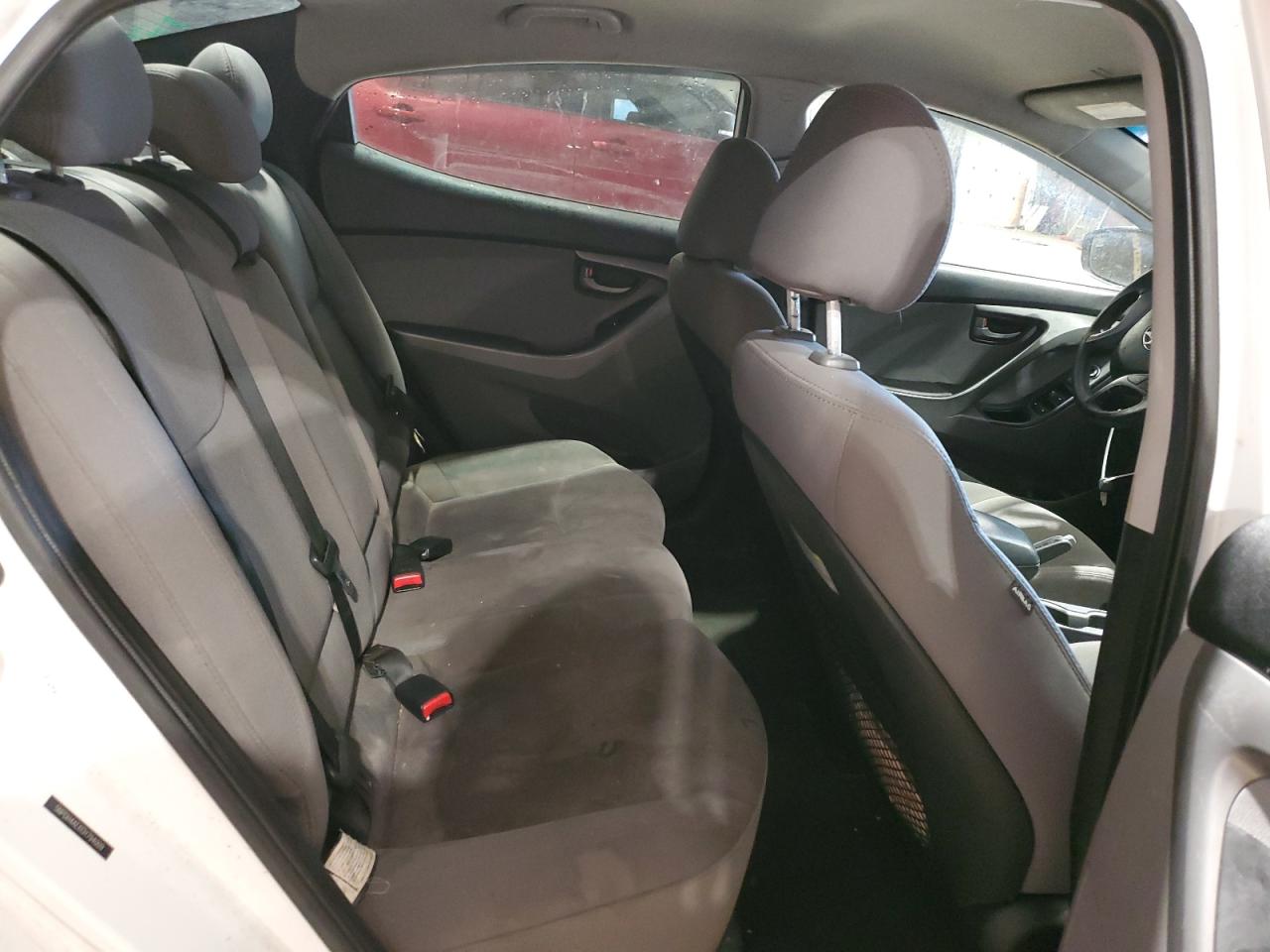 2016 Hyundai Elantra - Image 10
