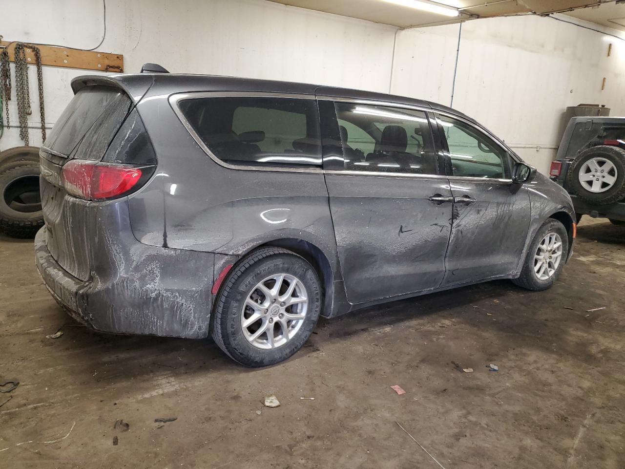 2020 Chrysler Pacifica - Image 3