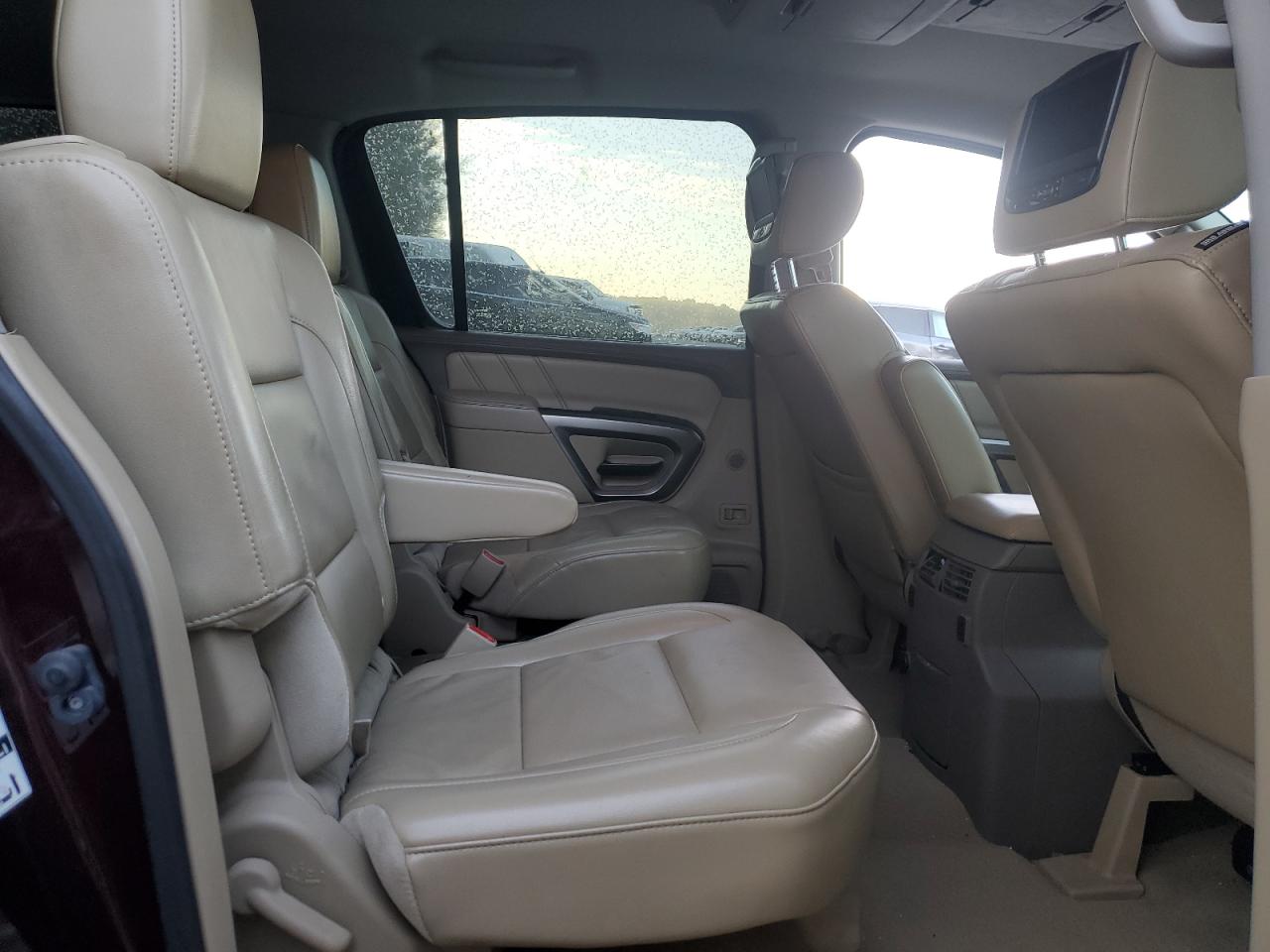 2015 Nissan Armada - Image 11