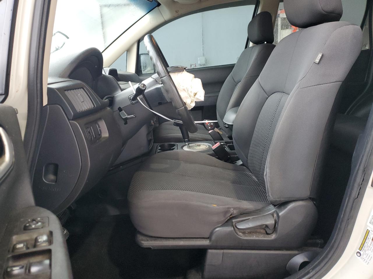 2008 Mitsubishi Endeavor - Image 7