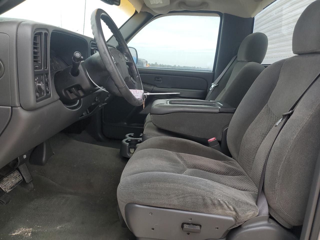 2004 Chevrolet Silverado - Image 7