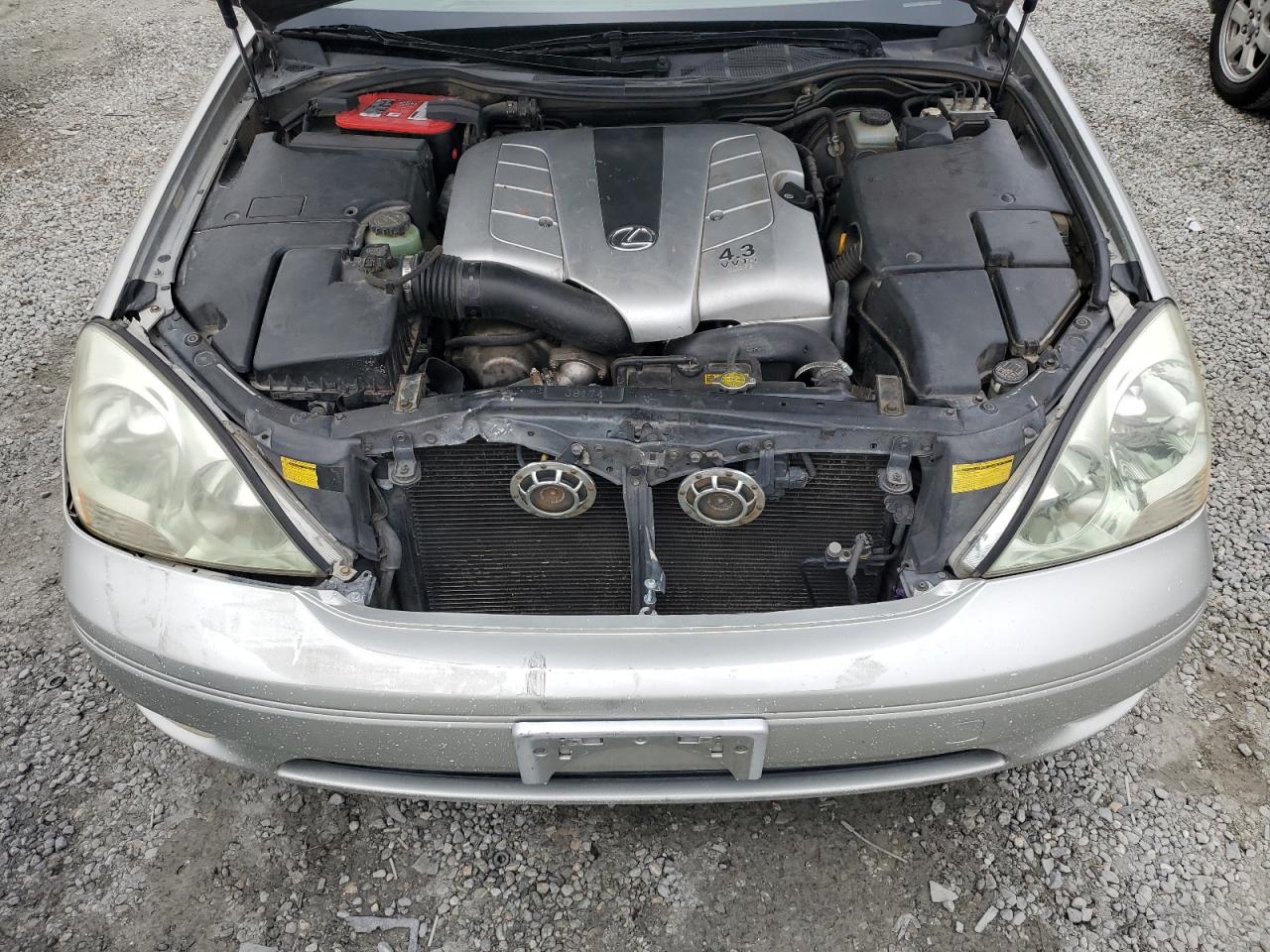 2001 Lexus LS - Image 11