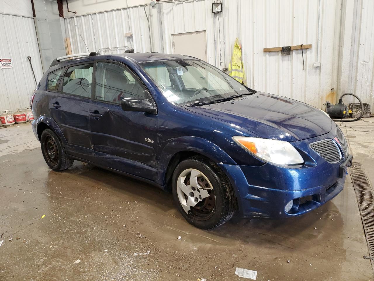 2005 Pontiac Vibe - Image 4