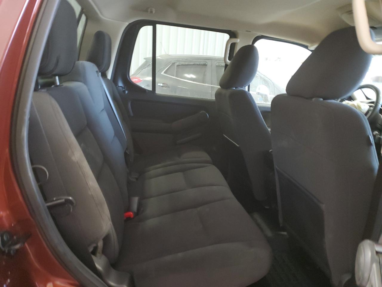 2010 Ford Explorer - Image 10