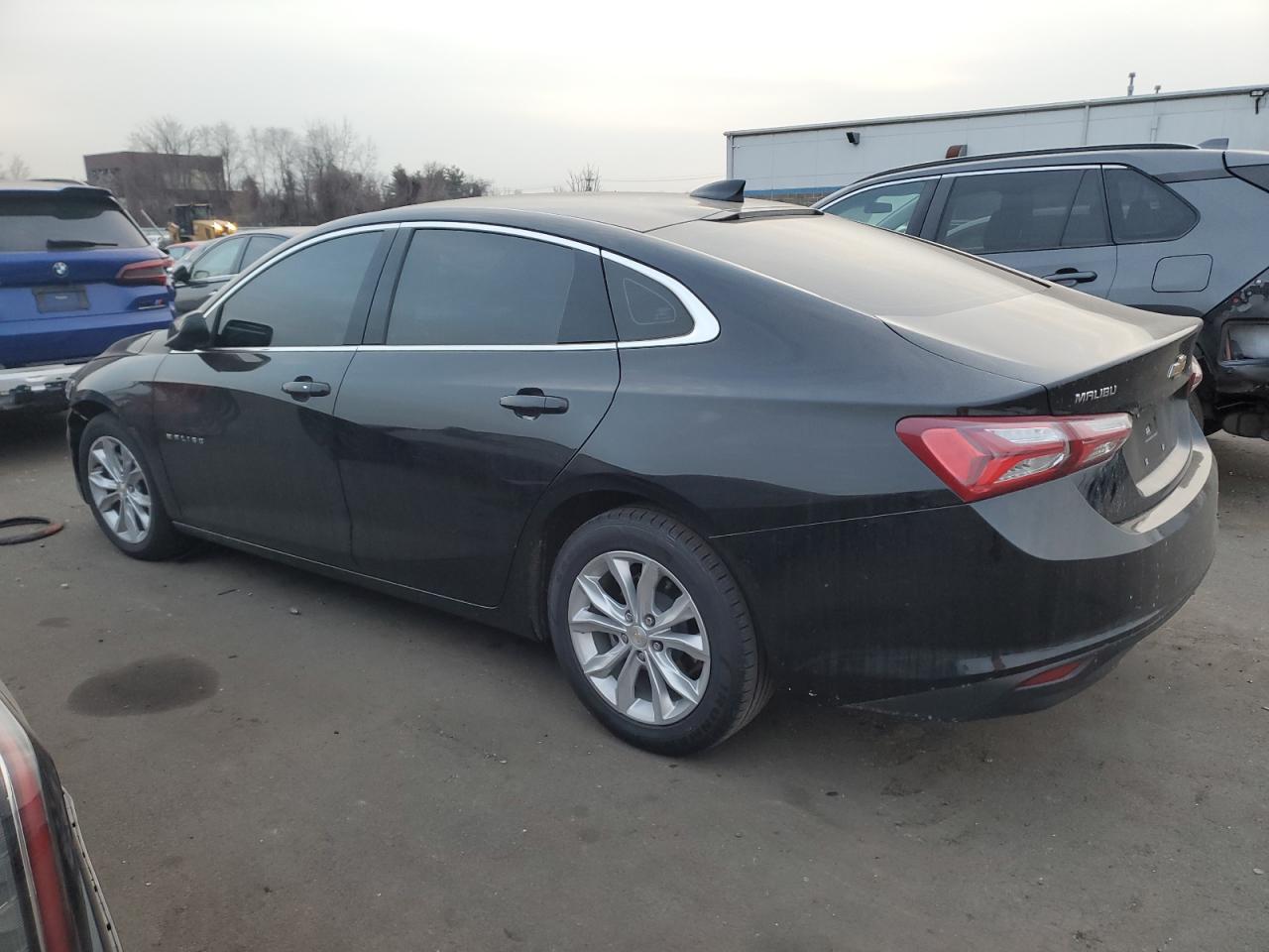 2022 Chevrolet Malibu - Image 2