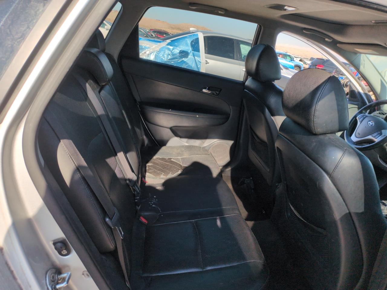 2012 Hyundai Elantra - Image 10