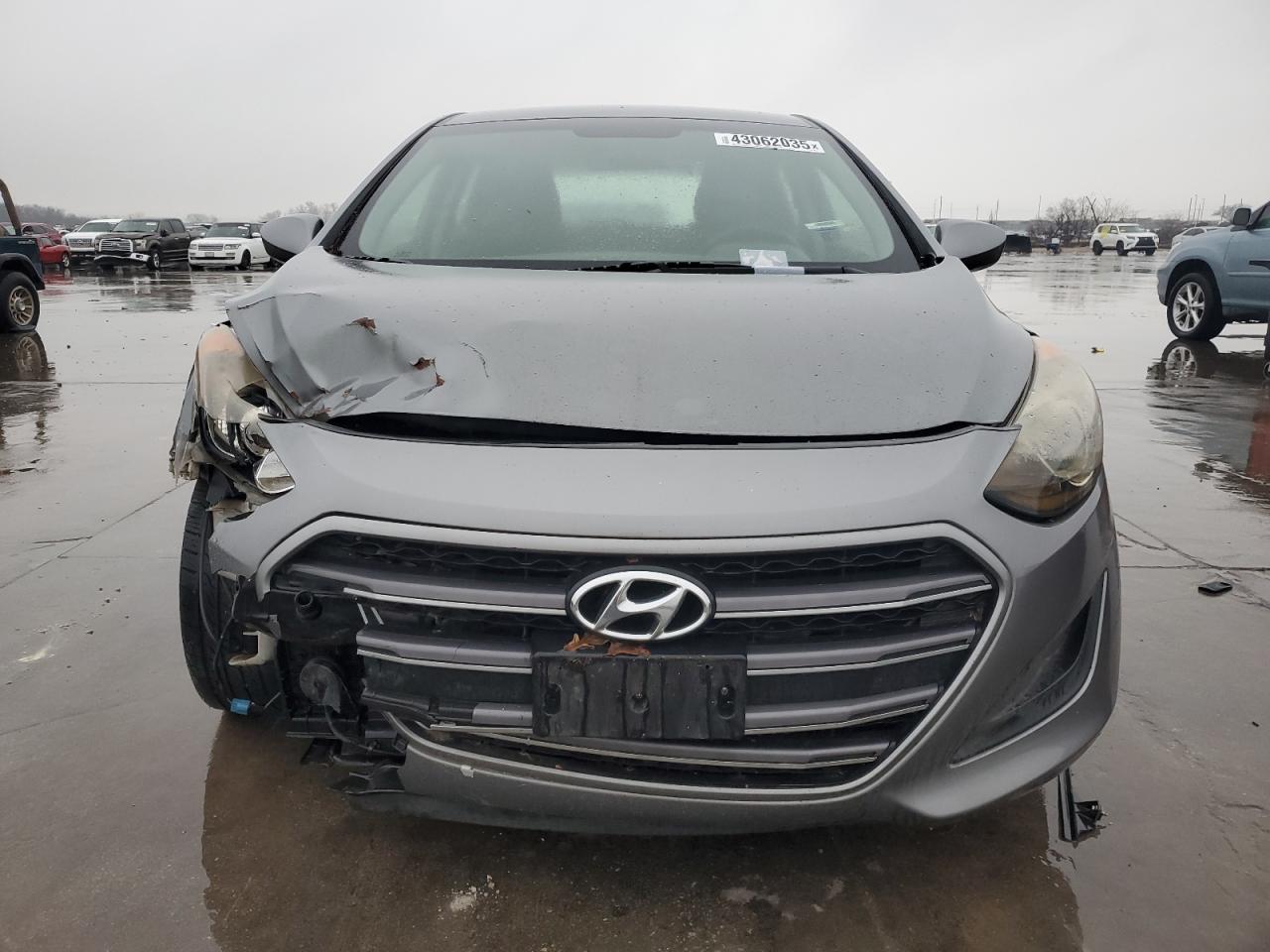 2017 Hyundai Elantra - Image 5