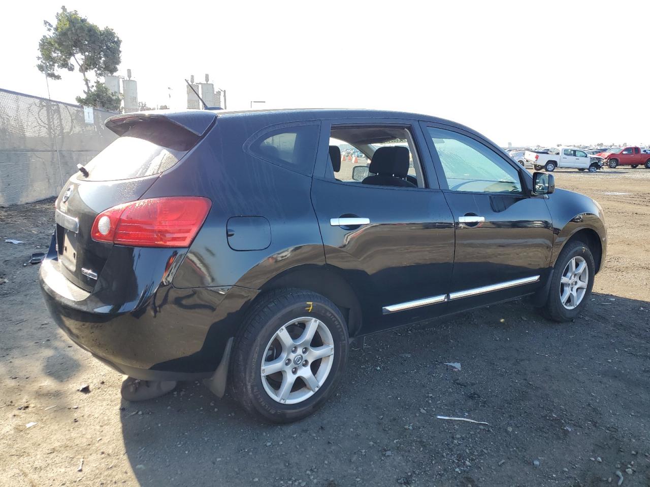 2013 Nissan Rogue - Image 3