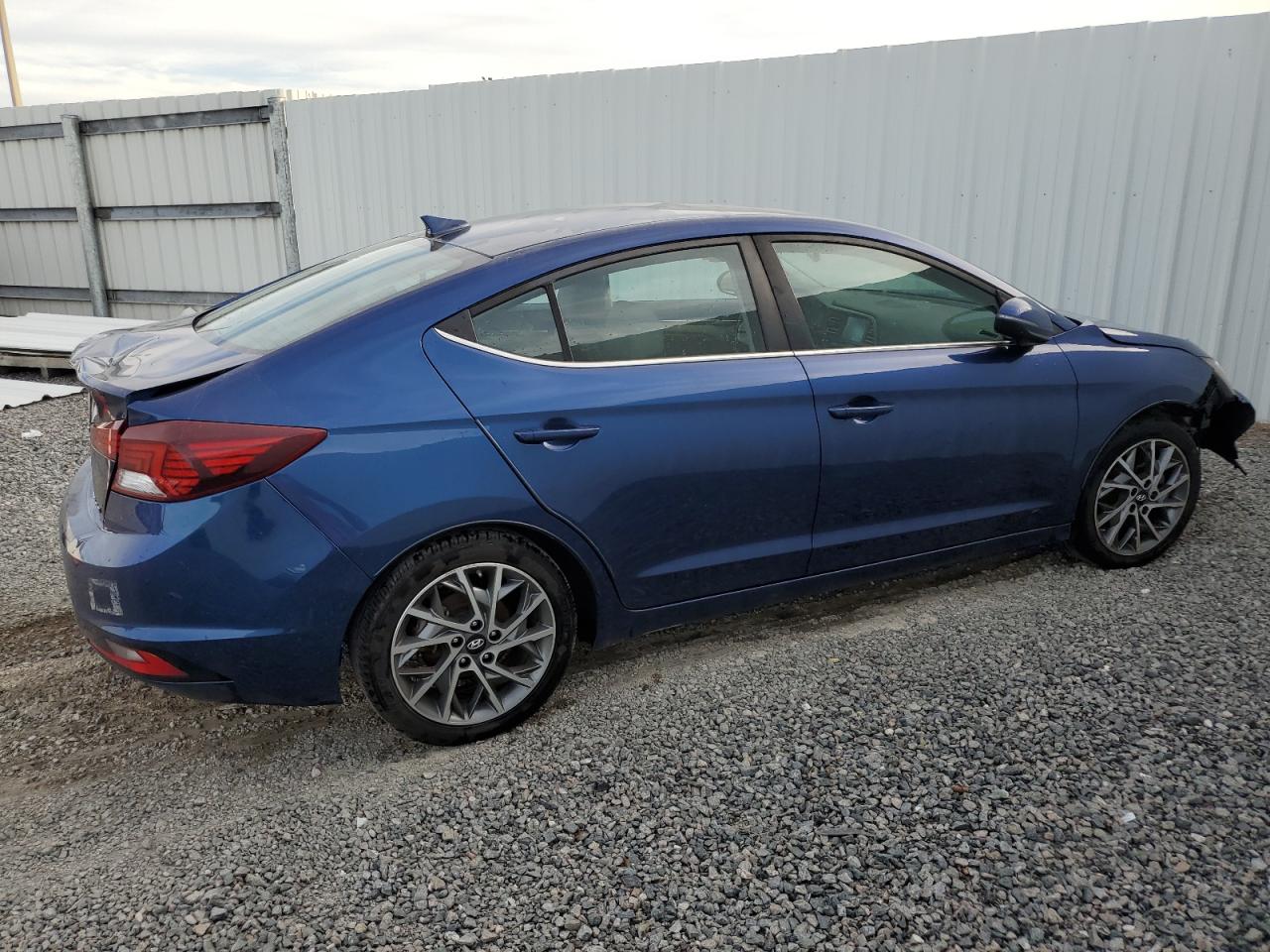 2020 Hyundai Elantra - Image 3