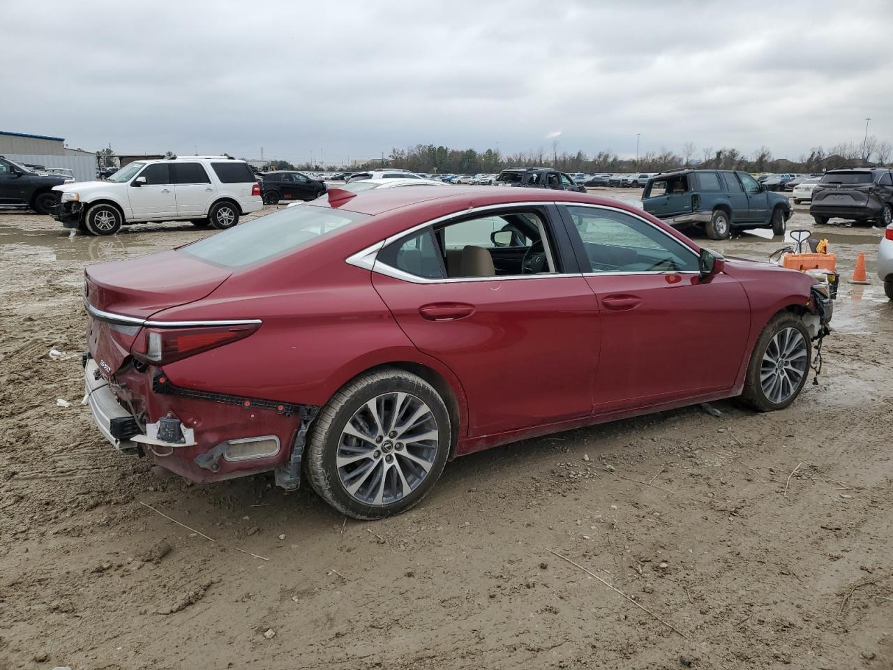 2021 Lexus ES - Image 3