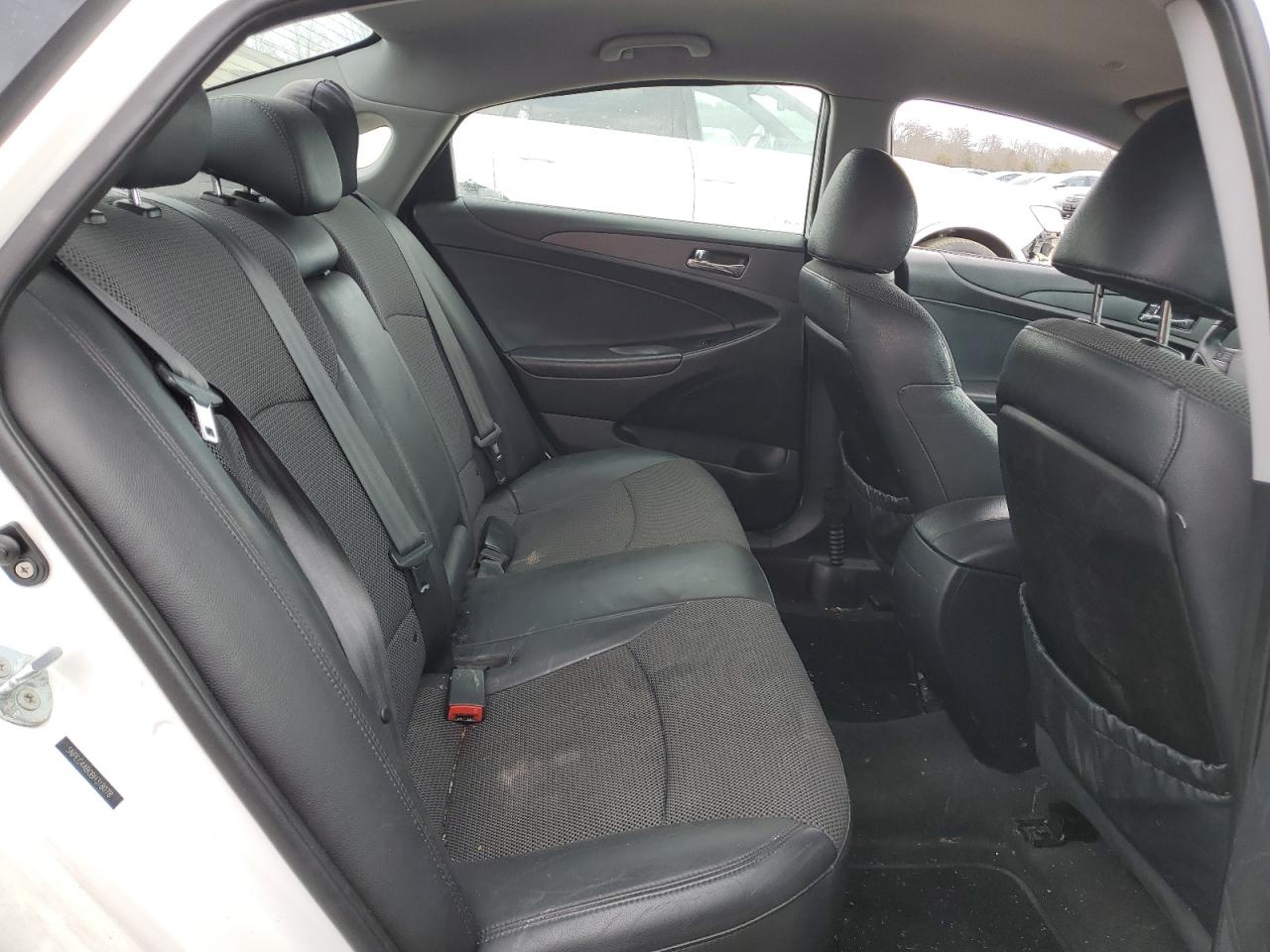 2011 Hyundai Sonata - Image 10