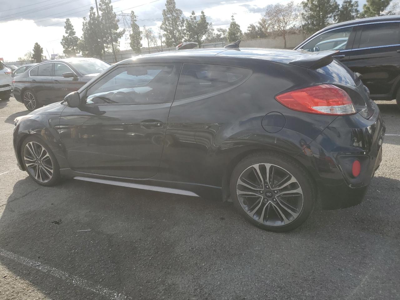 2016 Hyundai Veloster - Image 2