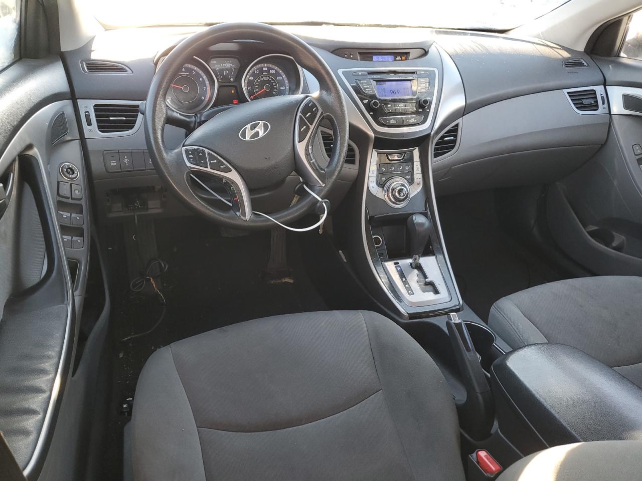 2013 Hyundai Elantra - Image 8