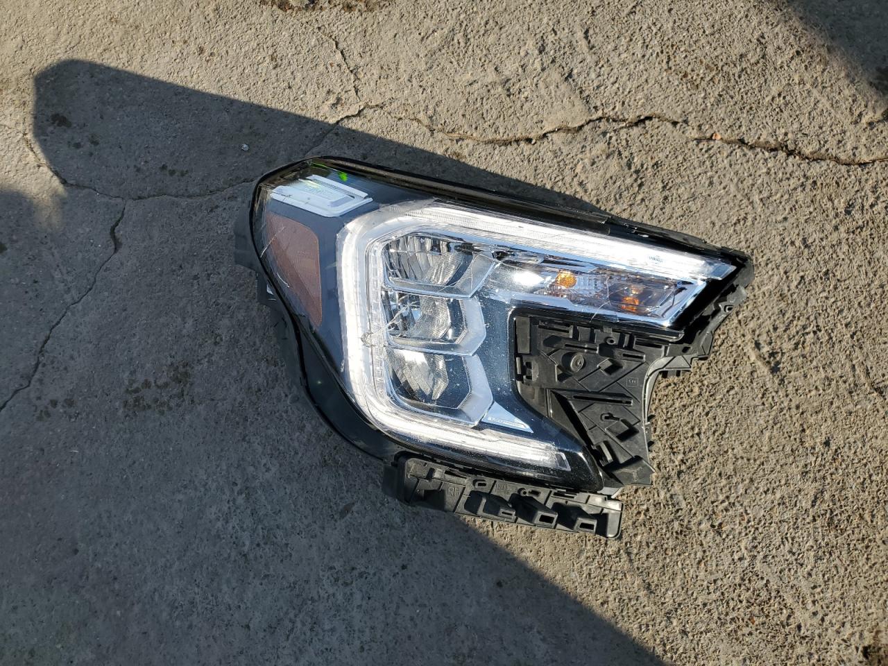 2022 GMC Terrain - Image 13