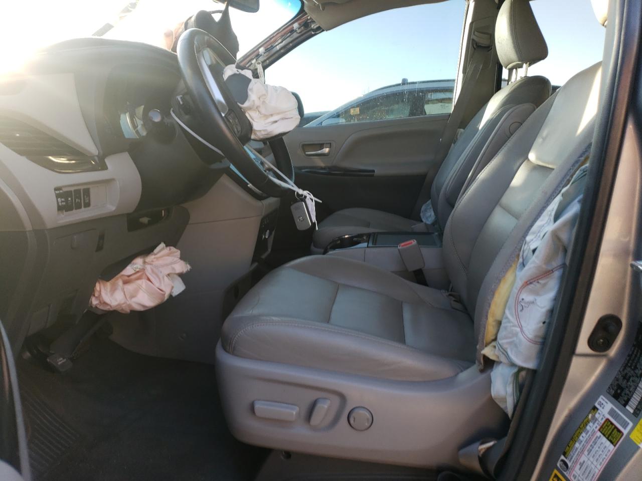 2015 Toyota Sienna - Image 7