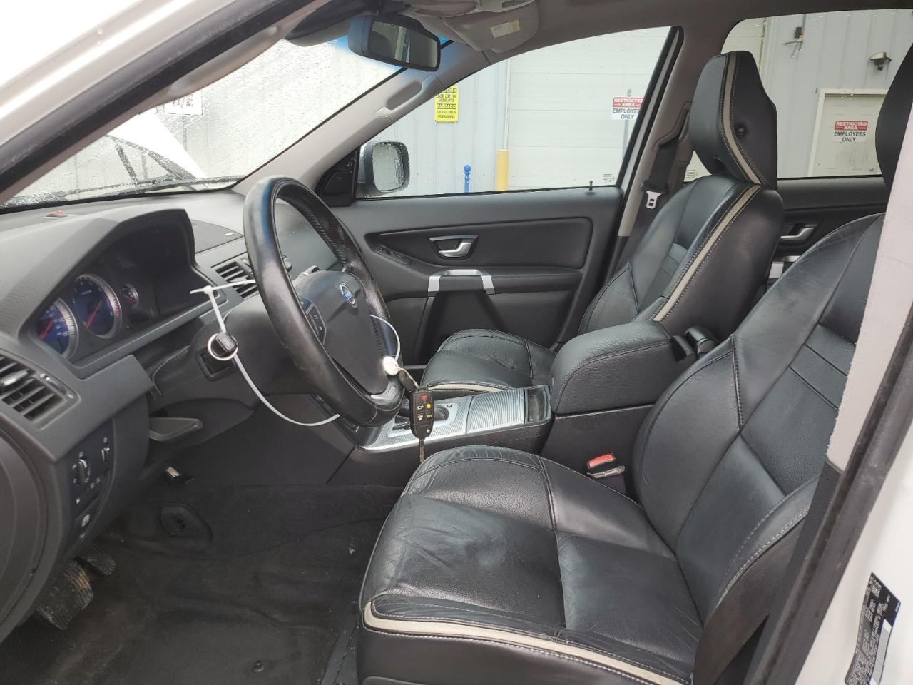 2011 Volvo XC90 - Image 7