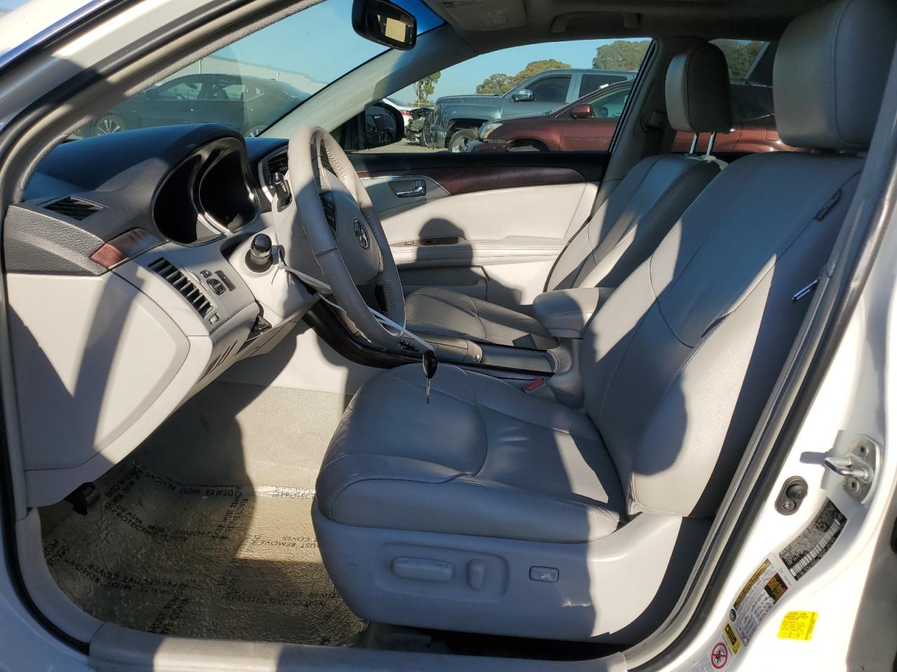2012 Toyota Avalon - Image 7