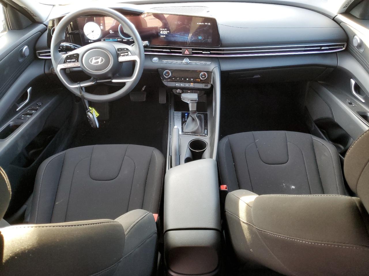 2024 Hyundai Elantra - Image 8