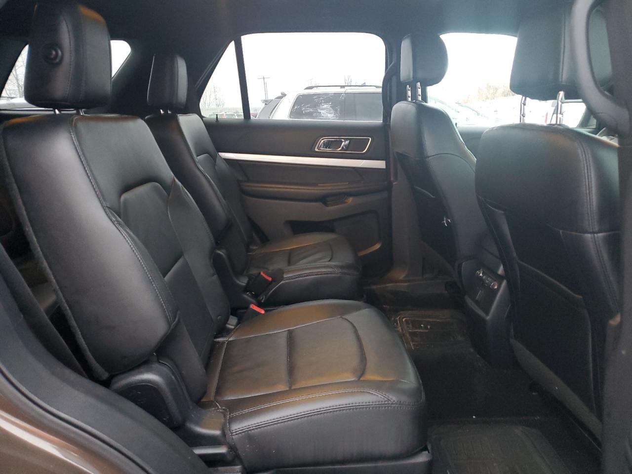 2016 Ford Explorer - Image 11