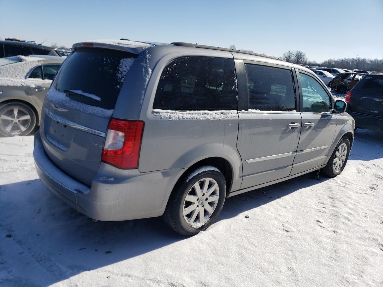 2015 Chrysler Town & Country - Image 3
