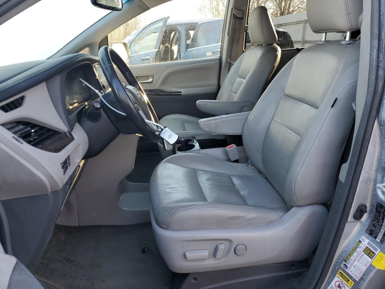 2015 Toyota Sienna - Image 7