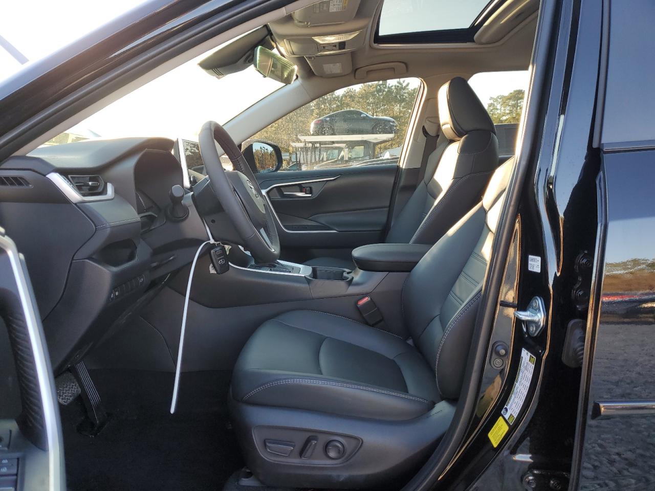2024 Toyota RAV 4 - Image 7