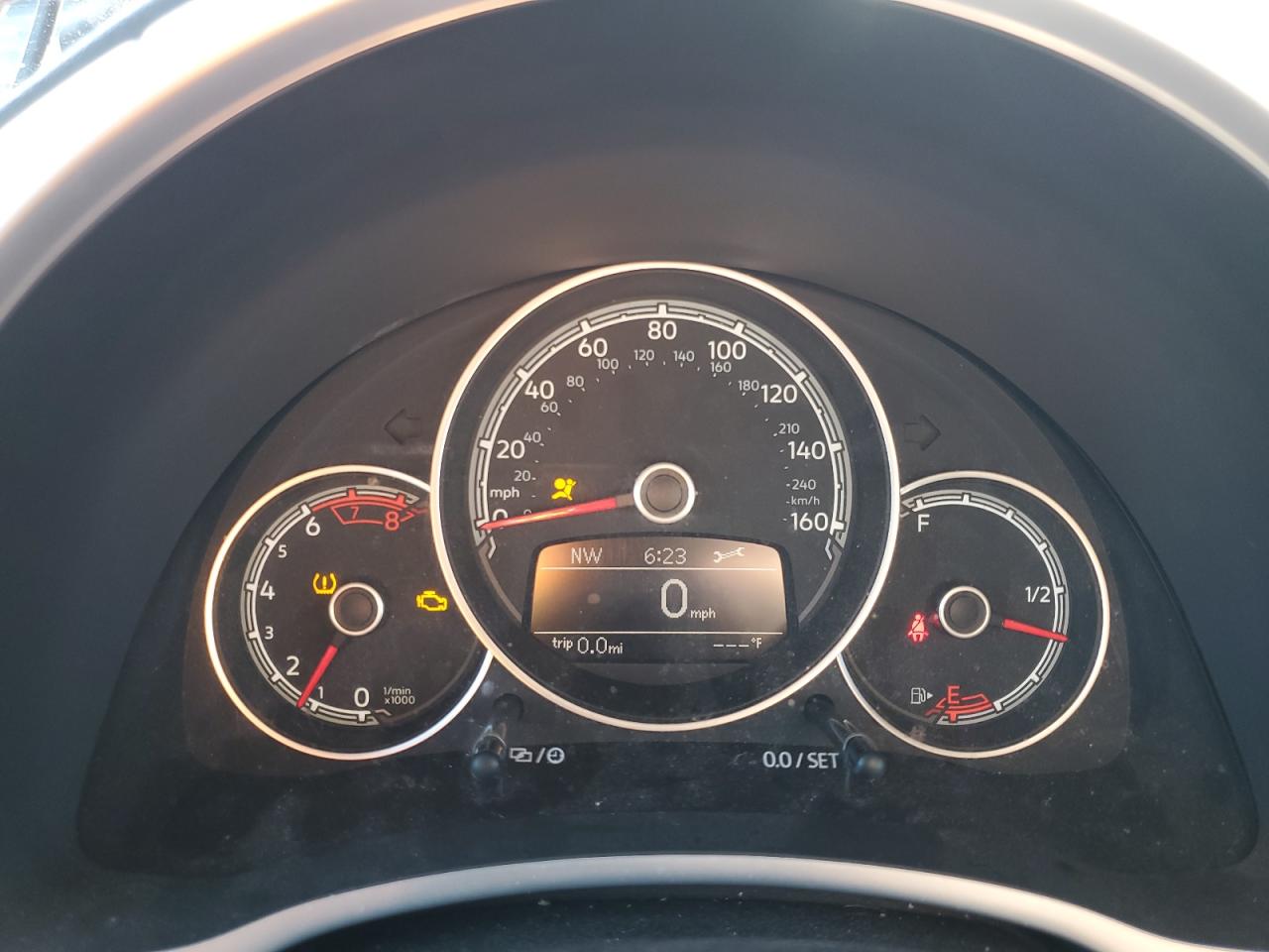 2019 Volkswagen Beetle - Image 9